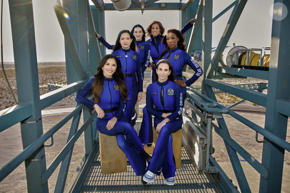 En effet, ce lundi 14 avril une fusée New Shepard de Blue Origin a décollé à 15h30 heure de Paris avec à bord la célèbre chanteuse américaine et cinq autres femmes elles aussi très influentes.

13 avril 2025 : ...La pop star Katy Perry et ses coéquipiers se préparent à devenir extra-terrestres en s'envolant dans l'espace...(Image de crédit : © Cover Images via ZUMA Press)
