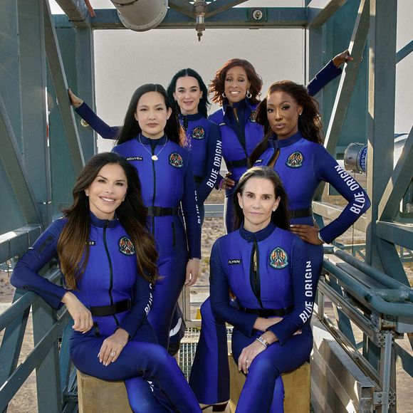 En effet, ce lundi 14 avril une fusée New Shepard de Blue Origin a décollé à 15h30 heure de Paris avec à bord la célèbre chanteuse américaine et cinq autres femmes elles aussi très influentes.

13 avril 2025 : ...La pop star Katy Perry et ses coéquipiers se préparent à devenir extra-terrestres en s'envolant dans l'espace...(Image de crédit : © Cover Images via ZUMA Press)