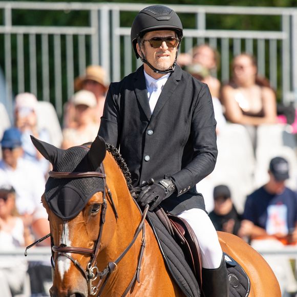 Guillaume Canet sur James Bond du Bec lors du prix Geberit lors de la 9ème édition du "Longines Paris Eiffel Jumping" au Champ de Mars à Paris, France, le 24 juin 2023. © 
Perusseau-Veeren/Bestimage