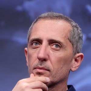 Gad Elmaleh lors de la cérémonie d'ouverture du 26ème festival international du film de comédie de l'Alpe d'Huez le 16 janvier 2023. © Dominique Jacovides / Bestimage