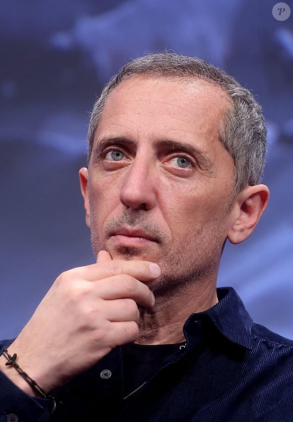 Gad Elmaleh lors de la cérémonie d'ouverture du 26ème festival international du film de comédie de l'Alpe d'Huez le 16 janvier 2023. © Dominique Jacovides / Bestimage