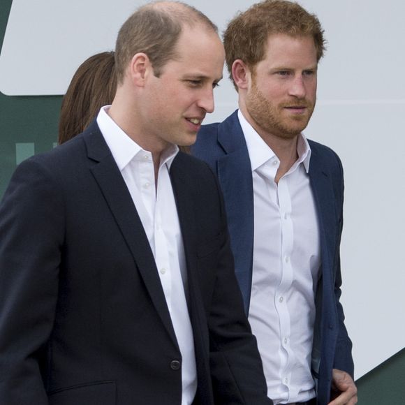 Il a été emporté à 63 ans par une crise cardiaque 
Le prince William duc de Cambridge, Catherine Kate Middleton, duchesse de Cambridge et le prince Harry arrivent au lancement de la campagne "Heads Together" à Londres le 16 mai 2016 à l'Olympic Park. AGENCE / BESTIMAGE