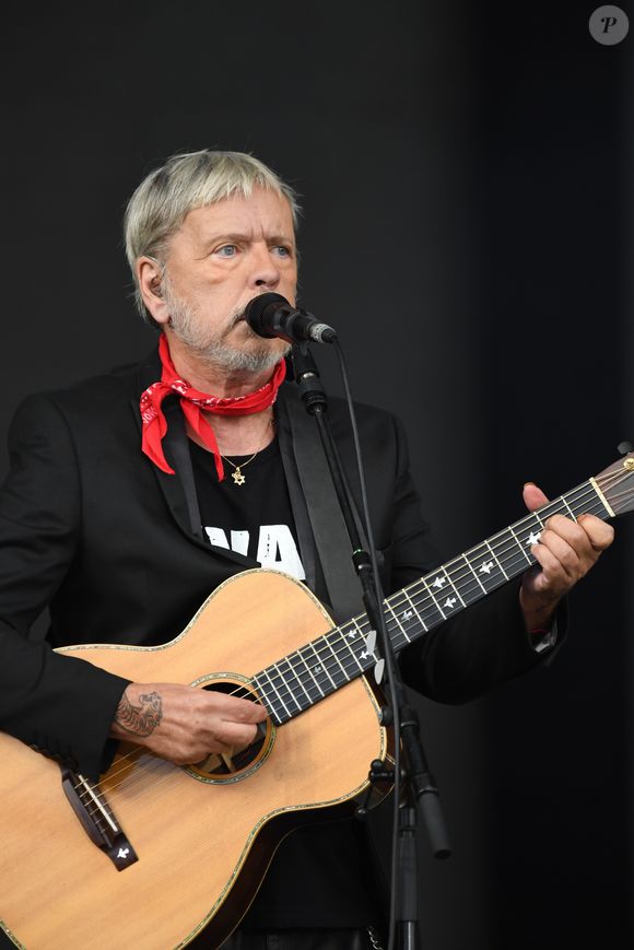 Renaud chante lors du 3ème jour de la Fête de l'Humanité à la Courneuve le 17 septembre 2017.
Crédit : AGENCE / BESTIMAGE