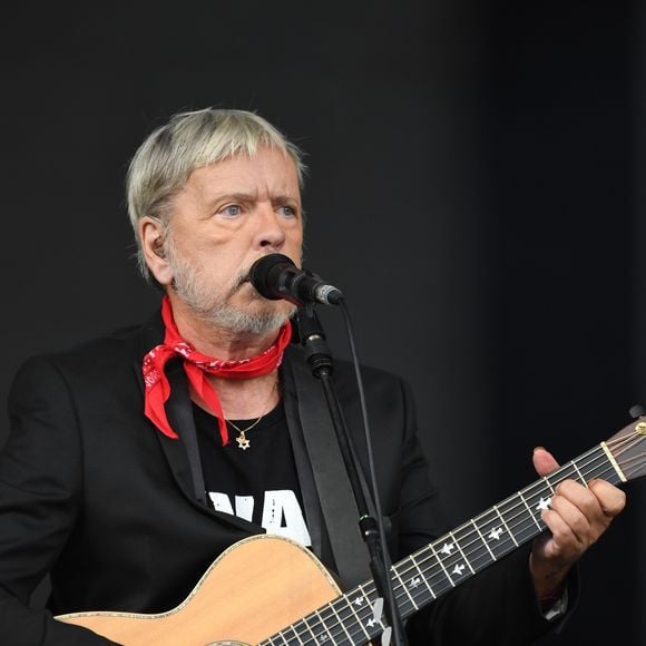 Renaud chante lors du 3ème jour de la Fête de l'Humanité à la Courneuve le 17 septembre 2017.
Crédit : AGENCE / BESTIMAGE