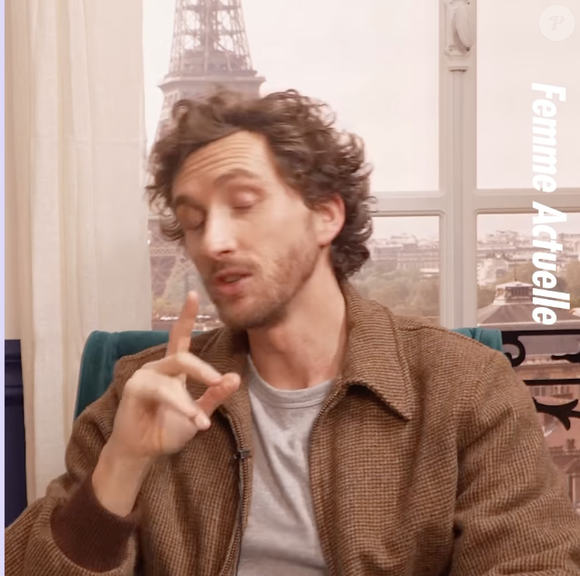 Habitué aux matins rythmés comme de nombreux parents, le colloc de Bref a récemment livré avec humour et pragmatisme quelques astuces bien à lui pour habiller ses enfants rapidement.

Baptiste Lecaplain sur le compte Instagram de Femme Actuelle