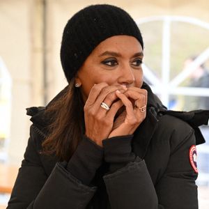 Comme elle l'avait annoncé la semaine dernière, l'animatrice de l'émission "L'amour est dans le pré", Karine Le Marchand, a amené près de 200 croissants aux agriculteurs sur un barrage sur l'autoroute A4 aux portes de Paris, pour leur affirmer son soutien. Le 29 janvier 2024
© Pierre Perusseau - Jeremy Melloul / Bestimage