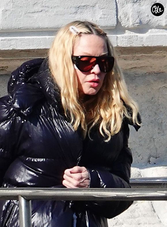 Venise, ITALIE 'La Reine de la Pop' Madonna est vue à Venise où la star a enfilé son blouson noir et son chapeau Louis Vuitton. 31 mars 2026

Photo : Backgrid UK/ Bestimage
