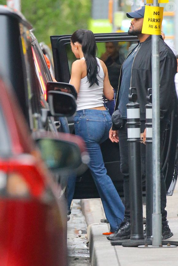 Exclusif - Kylie Jenner est élégante et prête pour le match des Knicks avec une veste en cuir orange. Mai 2026 New York Backgrid USA / Bestimage
