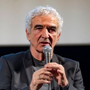 Sur les réseaux sociaux, Raymond Domenech a publié plusieurs images de la cérémonie, montrant leur complicité dans ce décor idyllique italien. 

Raymond Domenech participe à une rencontre Football passion lors du Festival Sport, Littérature et Cinéma à l'Institut Lumière à Lyon le 31/01/2026. © Sandrine Thesillat / PsnewZ / Bestimage