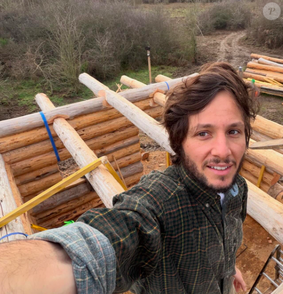 et justement, il est facile de recréer cette ambiance "trappeur chic" chez vous.

Selfie pris par Vianney sur son compte Instagram.