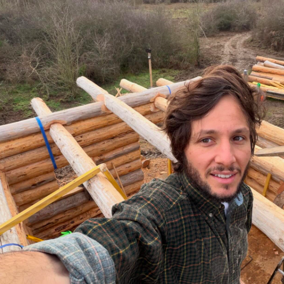 et justement, il est facile de recréer cette ambiance "trappeur chic" chez vous.

Selfie pris par Vianney sur son compte Instagram.