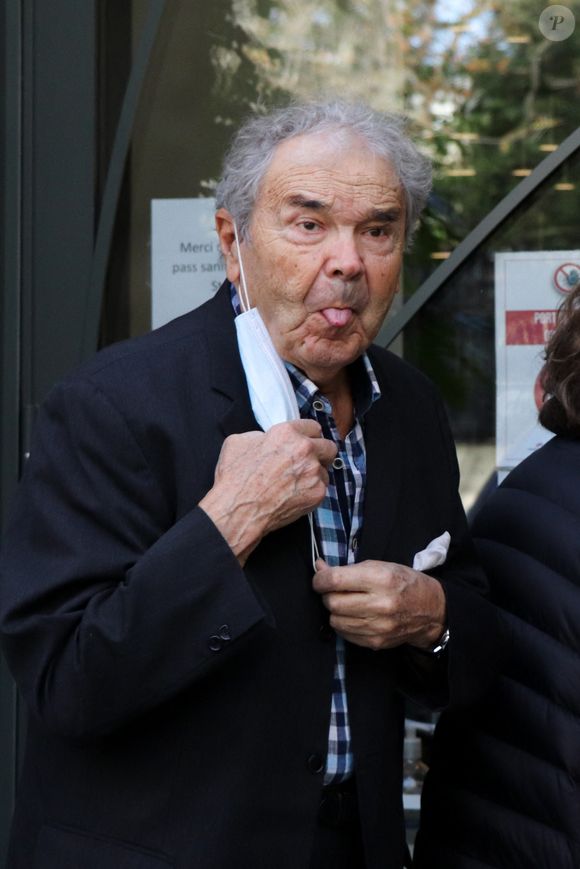Pierre Perret - Arrivées de l'émission "Vivement Dimanche" qui sera diffusée le 17 octobre 2021 au Studio Gabriel à Paris, France, le 13 octobre 2021.
AGENCE / BESTIMAGE