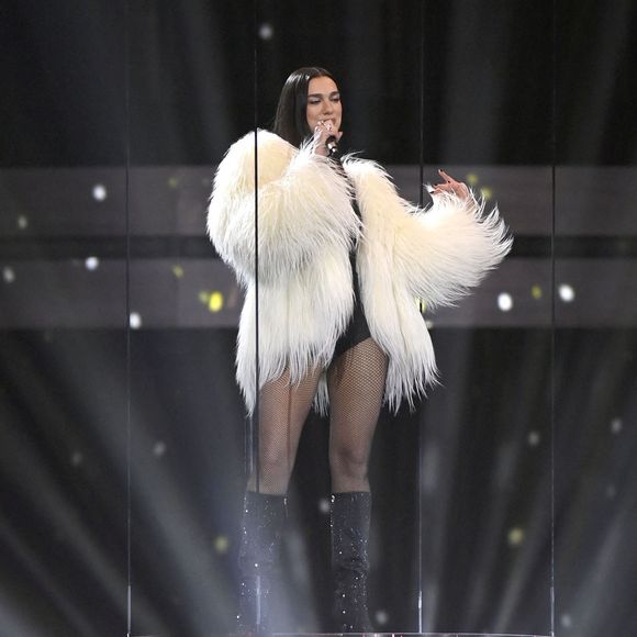 Manchester, ROYAUME-UNI Dua Lipa se produit sur scène lors des BRIT Awards 2026 au Co-op Live Arena à Manchester, Royaume-Uni. ©Backgrid UK/ Bestimage