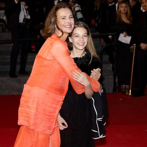 Carole Bouquet et sa petite-fille Darya Rassam - Descente des marches du film « Le comte de Monte-Cristo » lors du 77ème Festival International du Film de Cannes, au Palais des Festivals à Cannes. Le 22 mai 2024
© Jacovides-Moreau / Bestimage
