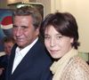Dans une publication Facebook datée du 14 septembre 2025, elle a expliqué déplorer l’absence des chansons de ce dernier dans les grands médias.

Archives - Gilbert Bécaud et sa fille Emily lors de la 1ère de la comédie musicale "Notre-Dame de Paris". Le 25 septembre 1998 © Jean-Claude Woestelandt / Bestimage