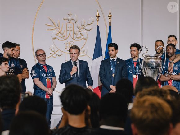 Emmanuel Macron, président de la République Française, reçoit les joueurs du PSG à l'Elysée après leur victoire historique (5-0) en finale de la Ligue Des Champions 2025, à Paris, le 1er juin 2025. / © Mathilde Mazars / Pool / Bestimage