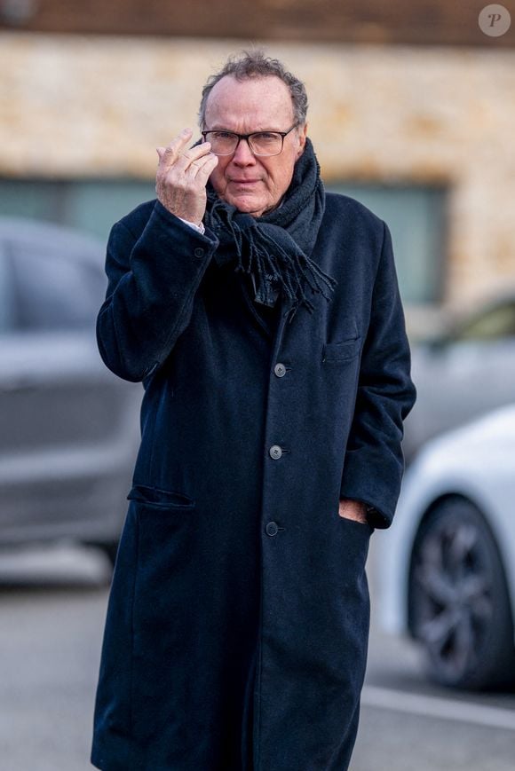Julien Lepers aux obsèques du chanteur Herbert Léonard au crématorium de Saint-Fargeau-Ponthierry, France, le 12 mars 2025. © Bestimage