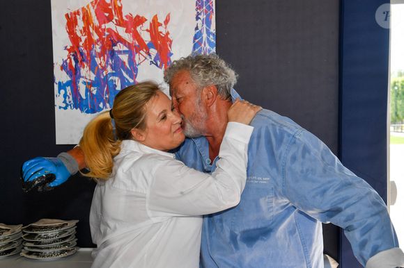 Exclusif -  Joël Dupuch et Hélène Darroze dans l'Espace VIP lors de la 9ème édition du "Longines Paris Eiffel Jumping" au Champ de Mars à Paris, France, le 25 juin 2023. © Perusseau-Veeren/Bestimage