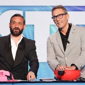 Exclusif - Cyril Hanouna, Julien Courbet, sur le plateau de l'émission " TPMP " La dernière sur C8, présentée par C.Hanouna et diffusée en direct sur C8, Paris, France, le 27 février 2025. © Jack Tribeca / Bestimage