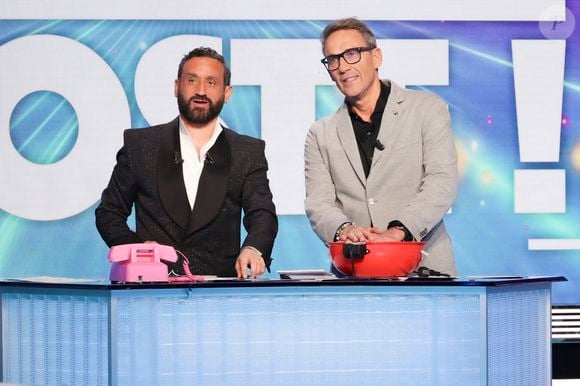 Exclusif - Cyril Hanouna, Julien Courbet, sur le plateau de l'émission " TPMP " La dernière sur C8, présentée par C.Hanouna et diffusée en direct sur C8, Paris, France, le 27 février 2025. © Jack Tribeca / Bestimage