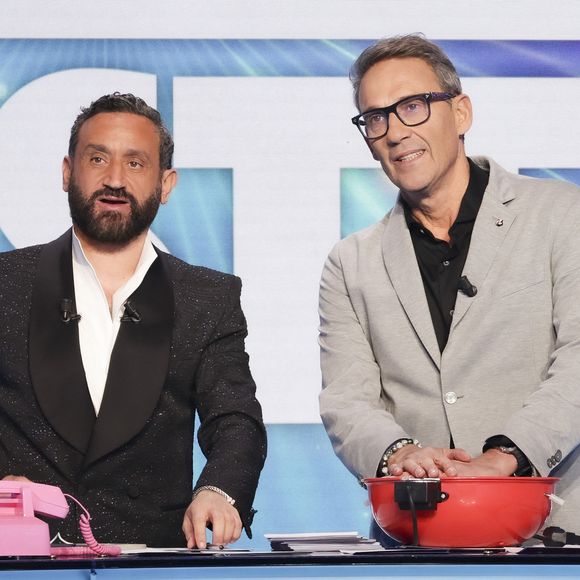 Exclusif - Cyril Hanouna, Julien Courbet, sur le plateau de l'émission " TPMP " La dernière sur C8, présentée par C.Hanouna et diffusée en direct sur C8, Paris, France, le 27 février 2025. © Jack Tribeca / Bestimage