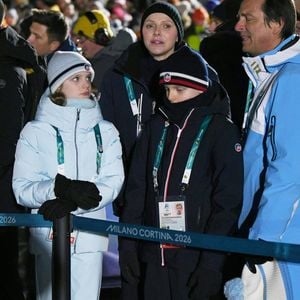 La famille princière de Monaco est actuellement de passage aux Jeux d'Hiver de Milan-Cortina. 

Gabriella, Jacques et Charlène de Monaco à la remise des prix de l'équipe mixte de skeleton lors des jeux olympiques d'hiver de Milan-Cortina 2026 le 15 février 2026.

Photo : Zuma Press / Bestimage