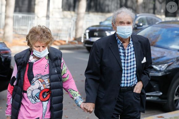 Pierre Perret et sa femme Simone Mazaltarim - Arrivées de l'émission "Vivement Dimanche Prochain" qui sera diffusée le 17 octobre 2021 au Studio Gabriel à Paris, France, le 13 octobre 2021. © Christophe Clovis / Bestimage