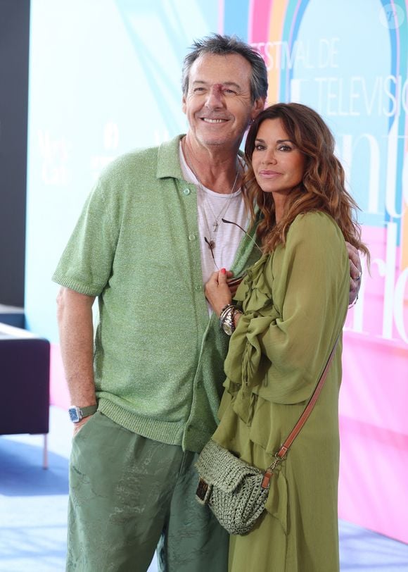 Les auteurs d'ITC refusaient de verser 50 % de leurs revenus, estimant que leur univers culinaire était une création originale.

Jean-Luc Reichmann et Ingrid Chauvin - Photocall de "Demain nous appartient" (DNA) lors du 64ème Festival de Télévision de Monte Carlo au Grimaldi Forum de Monaco le 14 juin 2025.
© Denis Guignebourg / Bestimage