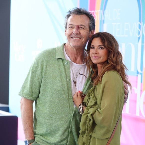 Les auteurs d'ITC refusaient de verser 50 % de leurs revenus, estimant que leur univers culinaire était une création originale.

Jean-Luc Reichmann et Ingrid Chauvin - Photocall de "Demain nous appartient" (DNA) lors du 64ème Festival de Télévision de Monte Carlo au Grimaldi Forum de Monaco le 14 juin 2025.
© Denis Guignebourg / Bestimage