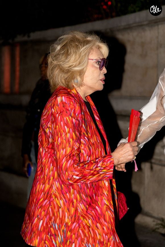 Amanda Lear - Les célébrités au défilé Jean-Paul Gaultier collection printemps / été 2027 lors de la fashion week à Paris le 4 octobre 2026. © Florian Lavielle / Bestimage