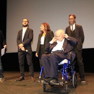 Fabrice Gardel, réalisateur, guest, Philippe Bouvard et David Lisnard, maire de Cannes Philipe Bouvard assiste à la projection du documentaire "Les Mille et une vies de Philippe Bouvard" (Paris Première) au théâtre de la Croisette à Cannes, le 30 novembre 2024.