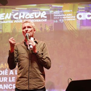 Denis Brogniart - Soirée "En chœur, chanter pour la recherche" pour la Fondation ARC à la Communale Saint-Ouen le 27 novembre 2024.  © Marc Ausset-Lacroix/Bestimage
