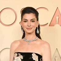 Surprise ! A 43 ans, Anne Hathaway est enceinte de son troisième enfant : une adorable annonce en vidéo
