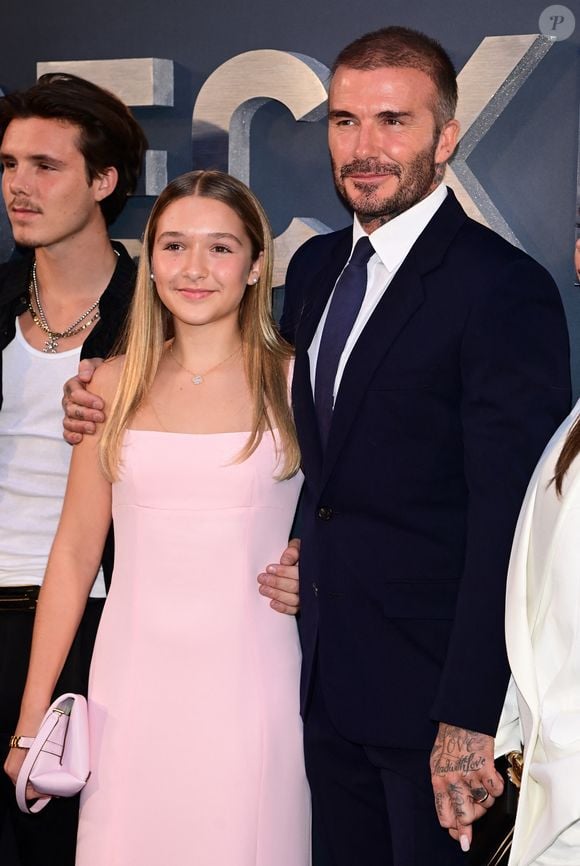 Harper Beckham et David Beckham à l'avant-première de la série Beckham de Netflix à Londres le 3 octobre 2023. AGENCE / BESTIMAGE