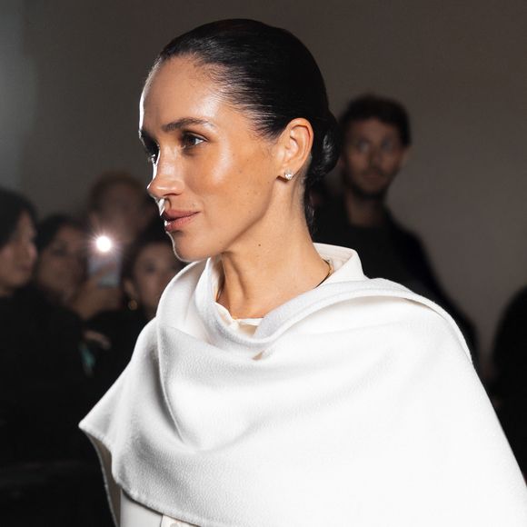 Meghan Markle, duchesse de Sussex, au défilé Balenciaga lors de la Fashion Week de Paris (PFW), au centre Laennec, à Paris, France, le 4 octobre 2025. © Tiziano Da Silva/Bestimage