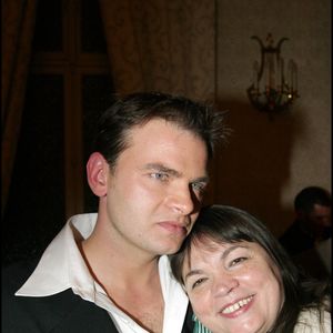 Enfant de la comédienne de théâtre Myriam Boyer, il n'a pas évité les difficultés

Clovis Cornillac et sa mère Myriam Boyer au théâtre Dejazet (archive)