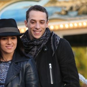 La chanteuse a ensuite retrouvé l'amour dans les bras du danseur Grégoire Lyonnet

Exclusif - La chanteuse Alizee officialise sa relation avec son compagnon le danseur Gregoire Lyonnet lors du coup d'envoi des illuminations de Noel a Ajaccio le 7 decembre 2013 en presence de son papa, de sa fille Annily et du maire d'Ajaccio Simon Renucci.
Crédit : AGENCE / BESTIMAGE