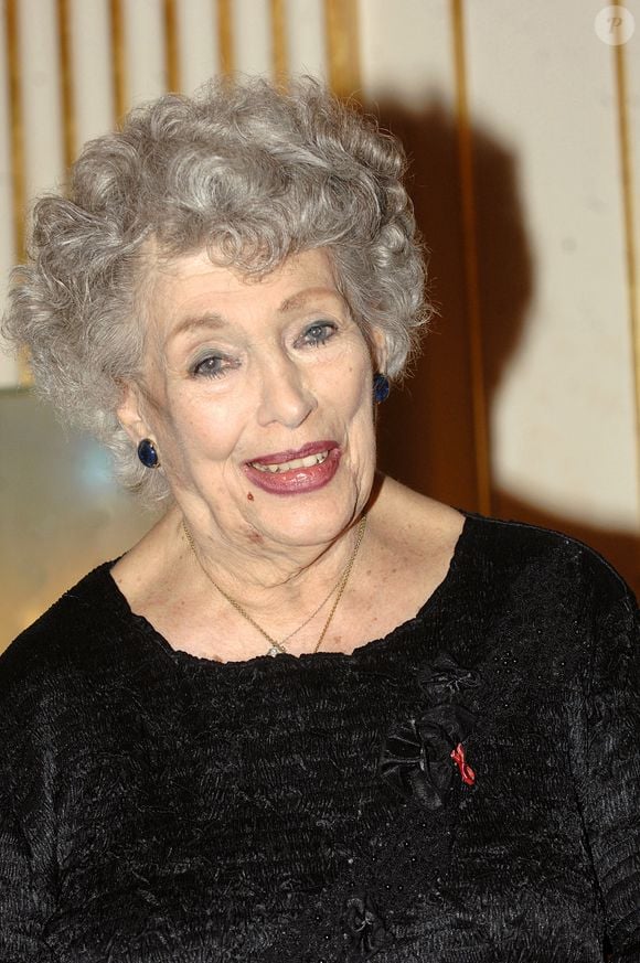 Micheline Dax nous a quittés il y a bientôt dix ans après une longue vie bien remplie.

Micheline Dax pose lors de la cérémonie au cours de laquelle elle a été faite chevalier avec la médaille de Commandeur de l'Ordre des Arts et des Lettres par la ministre française de la Culture Christine Albanel dans son ministère à Paris, France. Photo Giancarlo Gorassini/ABACAPRESS.COM