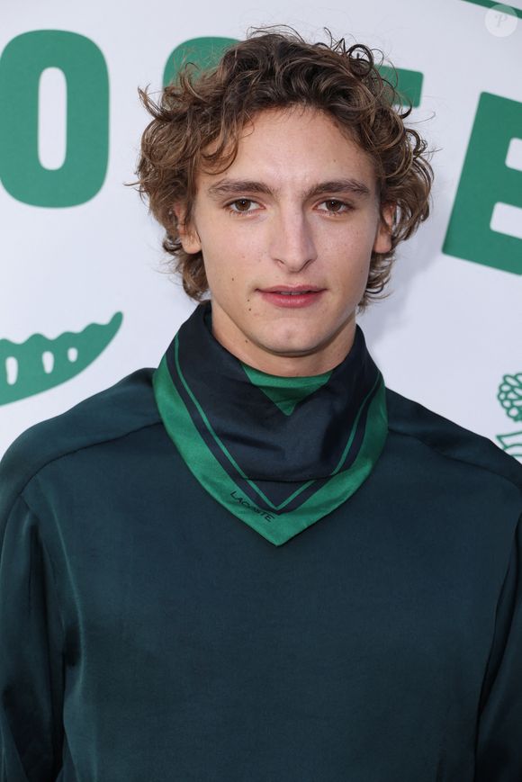 Vassili Schneider au photocall du défilé Lacoste Collection Femme Prêt-à-Porter Printemps/Eté 2026 lors de la Fashion Week de Paris (PFW), au Lycée Carnot, à Paris, France, le 5 octobre 2025. © Sam Delpech/Bestimage