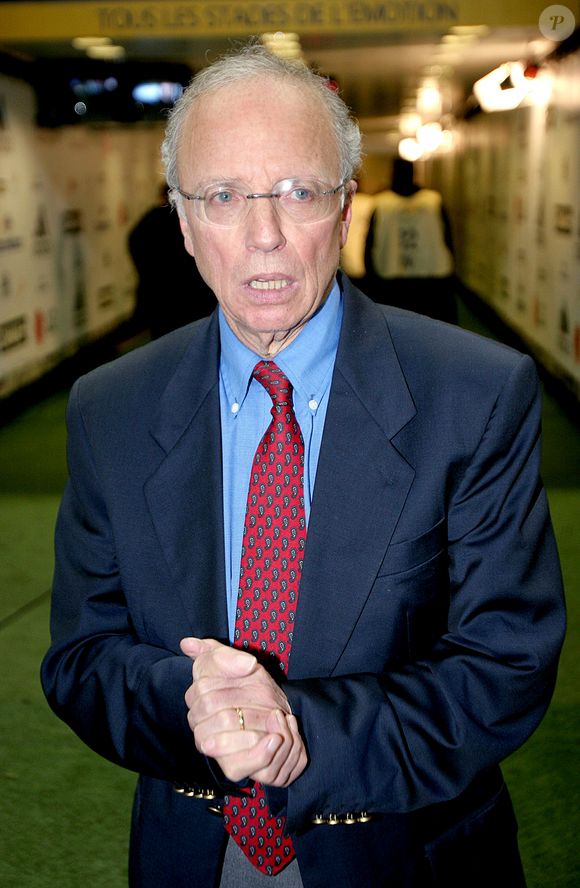 Thierry Roland commente son dernier match au stade de France lors de la rencontre France - Pologne. © Guillaume Gaffiot/Bestimage