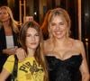 Sienna Miller a illuminé le tapis rouge aux côtés de sa fille aînée, une jeune adolescente qui fait déjà sensation. 

Sienna Miller assiste à l'avant-première mondiale de "War" avec sa fille Marlowe à Londres, en Angleterre.