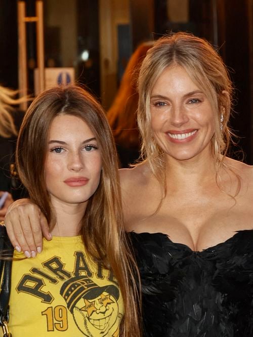 Sienna Miller sur le tapis rouge avec sa fille Marlowe, 14 ans : l'adolescente est le mélange parfait de l'actrice et de son ex connu