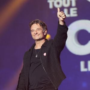 David Hallyday lors du concert du gala de Noël de l'association Tout le monde contre le cancer fête ses 20 ans diffusé le 24 décembre sur M6 à l'Adidas Aren Porte de la Chapelle à Paris, France, le 4 décembre 2025. © Coadic Guirec/Bestimage