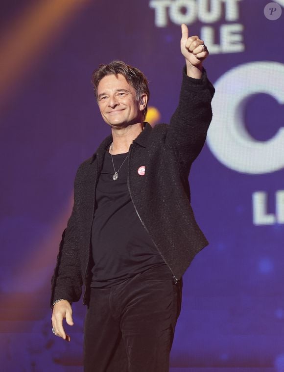 David Hallyday lors du concert du gala de Noël de l'association Tout le monde contre le cancer fête ses 20 ans diffusé le 24 décembre sur M6 à l'Adidas Aren Porte de la Chapelle à Paris, France, le 4 décembre 2025. © Coadic Guirec/Bestimage