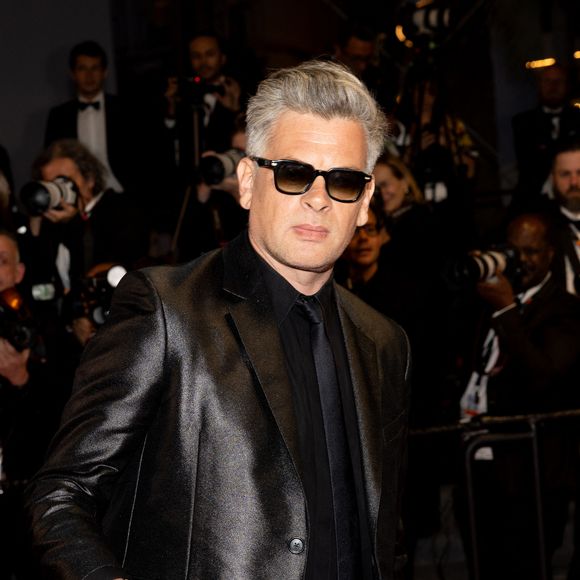 Benjamin Biolay - Descente des marches du film « Marcello Mio » lors du 77ème Festival International du Film de Cannes, au Palais des Festivals à Cannes. Le 21 mai 2024

© Jacovides-Moreau / Bestimage