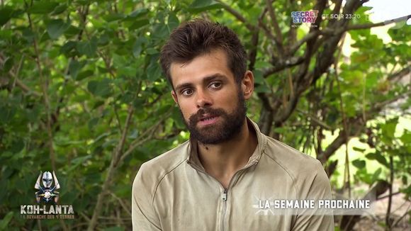 Claire, Gaëlle, Maël, Jérôme des Landes et Jérôme le catalan disputent l'épreuve d'orientation dans "Koh-Lanta, La Revanche des 4 Terres".