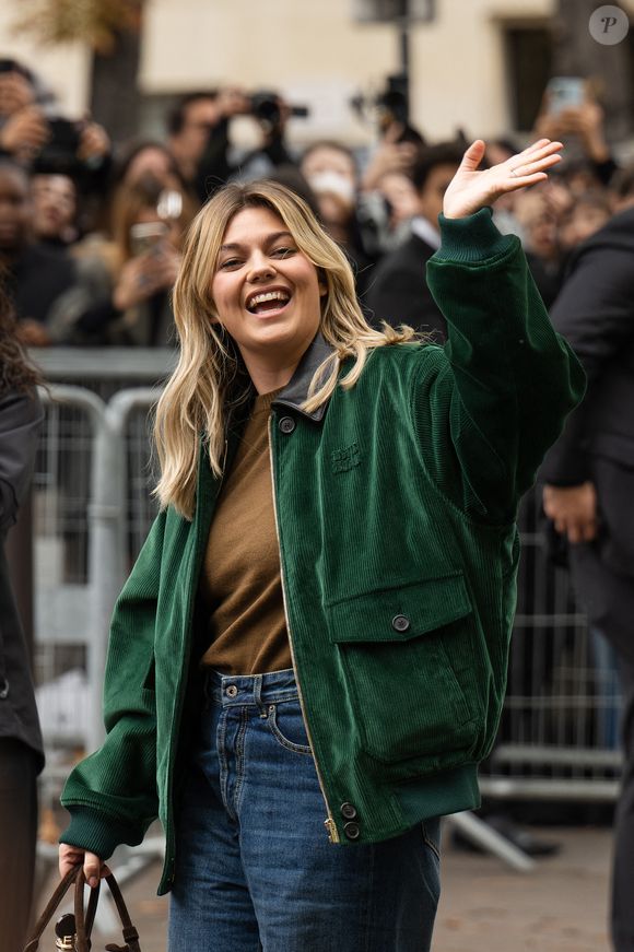 Louane assiste au défilé Miu Miu Womenswear Spring/Summer 2026 dans le cadre de la Fashion Week de Paris le 6 octobre 2025 à Paris, France. Photo by Laurent Zabulon/ABACAPRESS.COM