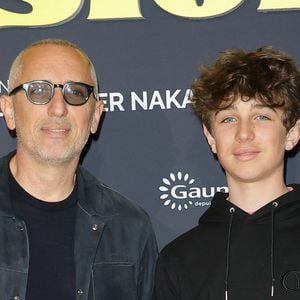 Gad Elmaleh et son fils Raphaël - Première du film "Juste une illusion" au cinéma Le Grand Rex à Paris le 22 mars 2026. © Coadic Guirec/Bestimage