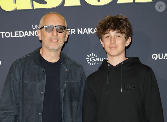 Gad Elmaleh et son fils Raphaël - Première du film "Juste une illusion" au cinéma Le Grand Rex à Paris le 22 mars 2026. © Coadic Guirec/Bestimage