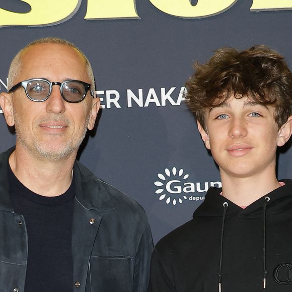 Gad Elmaleh et son fils Raphaël - Première du film "Juste une illusion" au cinéma Le Grand Rex à Paris le 22 mars 2026. © Coadic Guirec/Bestimage